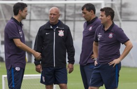 Fbio Carille e comisso tcnica no treino do Corinthians no CT Joaquim Grava