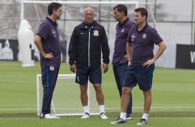 Fbio Carille e comisso tcnica no treino do Corinthians no CT Joaquim Grava