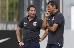Fbio Carille e Osmar Loss no treino do Corinthians no CT Joaquim Grava