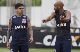 Fagner e Fellipe Bastos no treino do Corinthians no CT Joaquim Grava