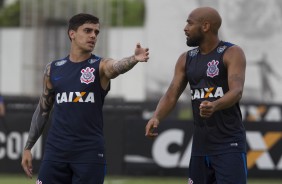 Fagner e Fellipe Bastos no treino do Corinthians no CT Joaquim Grava