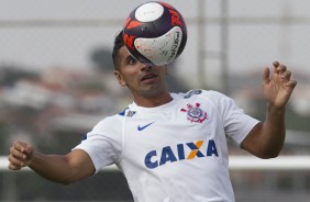 Guilherme no treino do Corinthians no CT Joaquim Grava