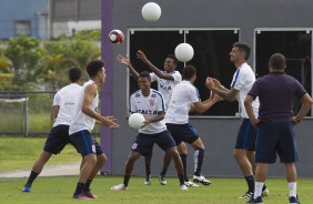 Jogadores em atividade no treino do Corinthians no CT Joaquim Grava