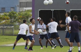 Jogadores em atividade no treino do Corinthians no CT Joaquim Grava