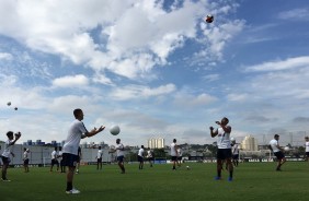 Jogadores em atividade no treino do Corinthians no CT Joaquim Grava