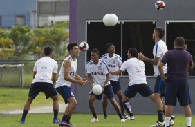 Jogadores em atividade no treino do Corinthians no CT Joaquim Grava