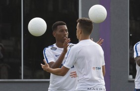 Jogadores em atividade no treino do Corinthians no CT Joaquim Grava