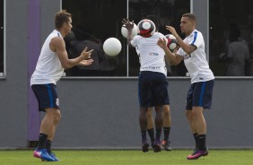 Jogadores em atividade no treino do Corinthians no CT Joaquim Grava