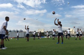 Jogadores em atividade no treino do Corinthians no CT Joaquim Grava