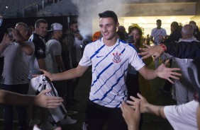 Campeo da Copinha, Mantuan foi apresentado no time profissional