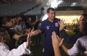 Ex-auxiliar, Carille foi apresentado como treinador do Timo