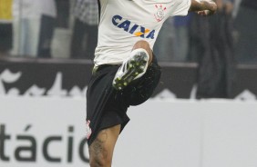 Cristian em jogada contra a Ferroviria  em amistoso na Arena Corinthians