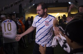 Danilo entrando na Arena durante apresentao do elenco para temporada 2017