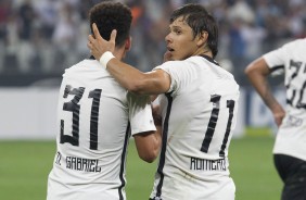 Marquinhos Gabriel e Romero comemorando o gol contra a Ferroviria no amistoso na Arena