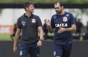 Danilo ao lado de Luciano Rosa no ltimo treino do Corinthians antes da estreia no Paulista