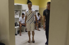 Marlone no vestiário antes do jogo contra o São Bento em Sorocaba