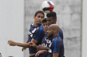 Pablo, Balbuena, J e Fellipe em jogada area no ltimo treino do Corinthians antes da estreia