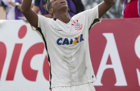 Jô comemora gol contra o São Bento na estreia do campeonato paulista