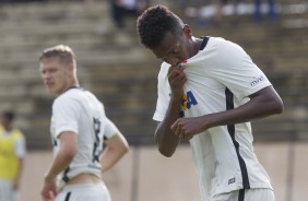Jô comemora gol contra o São Bento na estreia do campeonato paulista