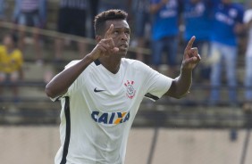 Jô comemora gol contra o São Bento na estreia do campeonato paulista
