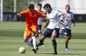 Marquinhos Gabriel, Paulo Roberto e Camacho em jogada durante o jogo treino contra o Atibaia