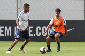 Bruno Paulo e Camacho durante treino no CT