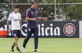 Fagner e Carille caminhando lado a lado durante atividade da manh