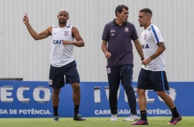 Fellipe Bastos, Carille e Gabriel durante treinamento