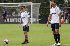 Lateral Fagner e zagueiro Pablo durante treinamento