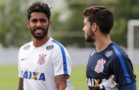 Vilson e Caque Frana conversando durante treinamento no CT