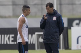 Carille deu instruções à Léo Jabá durante o treinamento