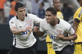 Balbuena e Pablo em comemorao ao gol contra o Novorizontino pelo Paulisto