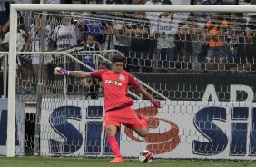 Cássio cobrando tiro de meta em partida contra o Novorizontino pelo Paulistão