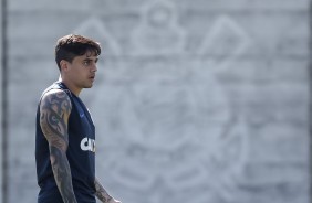 Fagner durante treino da manh no CT Joaquim Grava