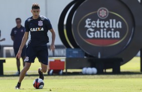 Lo Santos durante treino no CT Joaquim Grava