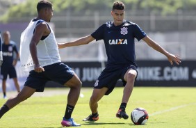 Lo Santos no CT Joaquim Grava durante treino