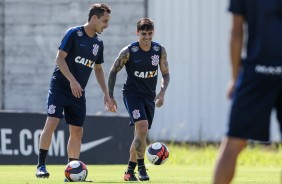 Rodriguinho e Fagner durante treino no CT Joaquim Grava