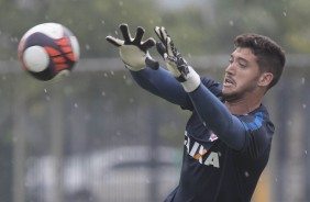 Caique em ao no treino do Corinthians no CT Joaquim Grava