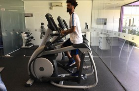 Cristian se exercita na academia do clube