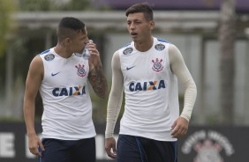 Guilherme Arana e Marciel no treino do Corinthians no CT Joaquim Grava