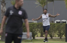 Kazim participou do treino do Corinthians no CT Joaquim Grava