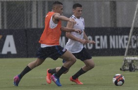 Léo Jabá e Mantuan no treino do Corinthians no CT Joaquim Grava