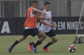 Lo Jab e Mantuan no treino do Corinthians no CT Joaquim Grava