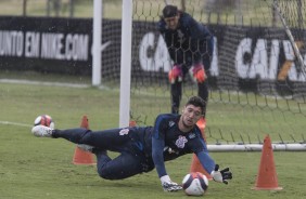 Caique em ao no treino do Corinthians no CT Joaquim Grava