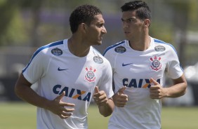 Pablo e Balbuena durante atividade preparatria em jogo treino contra o gua Santa