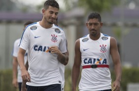 Pedro Henrique e Léo Príncipe no treino do Corinthians no CT Joaquim Grava
