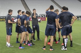 Elenco reunido na Arena para treino aberto antes do Dérbi