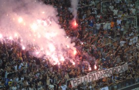 Sinalizadores foram acesos com pedido de liberação na Arena