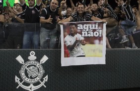 Torcedores fazendo a festa na Arena Corinthians em dia de Clssico