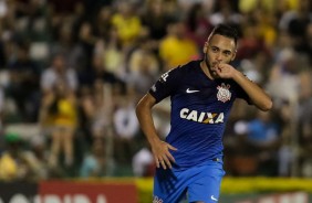 Maycon comemora o segundo gol do Corinthians contra o Mirassol